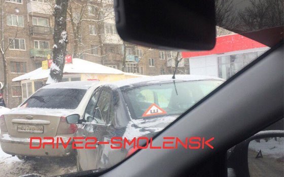 На улице Шевченко в Смоленске встретились две иномарки