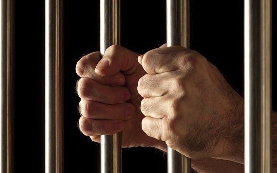 В Кардымовском районе мужчина ударил собутыльника стамеской по лицу