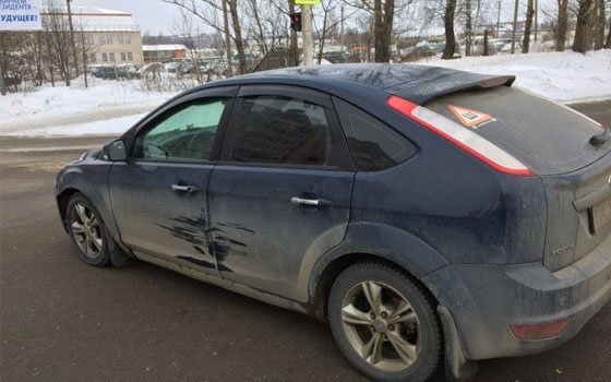 Opel и Ford вступили в «битву» на перекрестке улиц Попова и Индустриальная в Смоленске