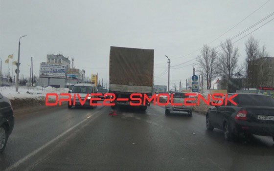 Большегруз сломался на улице Верхний Волок в Смоленске