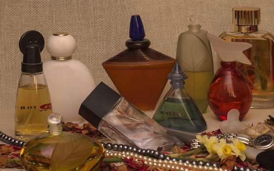 Парочка похитила парфюмерию в магазине Ярцева