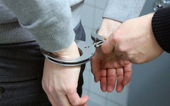 Житель Хиславичей оскорбил участкового полицейского
