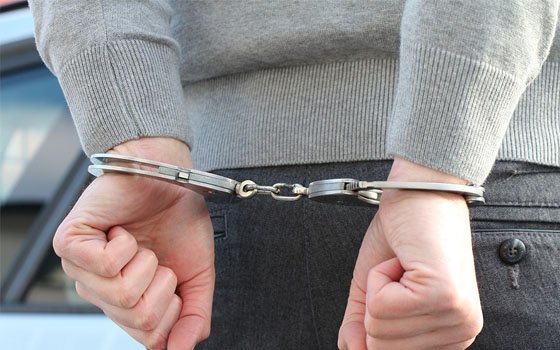 Жителя Сафонова обвиняют в разбое и похищении банковской карты