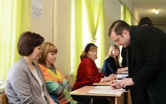 На выборах Президента РФ проголосовал губернатор Смоленской области Алексей Островский