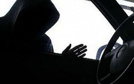 Воспользовавшись беспечностью хозяина машины, житель Десногорска совершил кражу