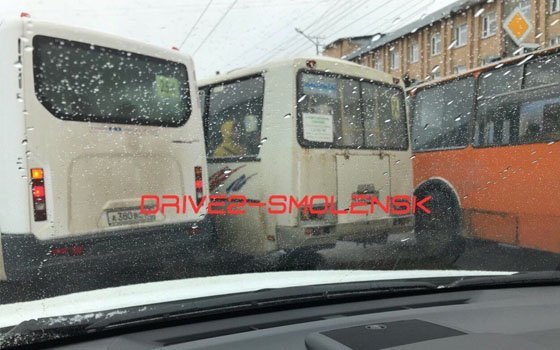 Водители маршруток устроили по Смоленску «гонки»