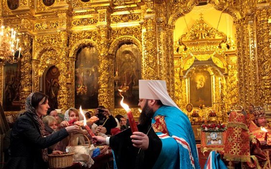 Из храма Гроба Господня в Смоленск привезли Благодатный огонь