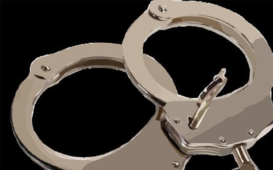 В Смоленске «обчистили» грузчика сетевого магазина