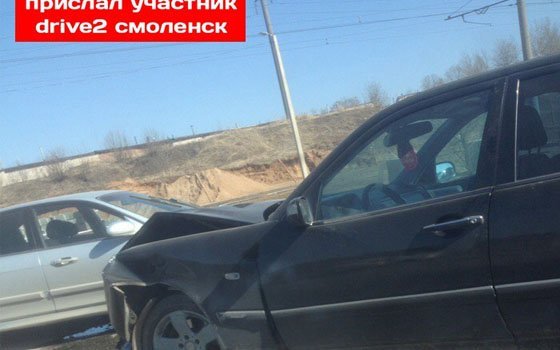 На Маршала Еременко в Смоленске два автомобиля не поделили дорогу