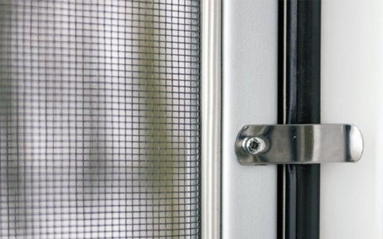 Восьмилетняя смолянка выпала из окна третьего этажа квартиры на Карбышева