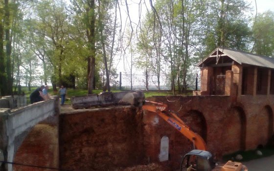 «Мостик вздохов» в смоленском Лопатинском саду решили разобрать
