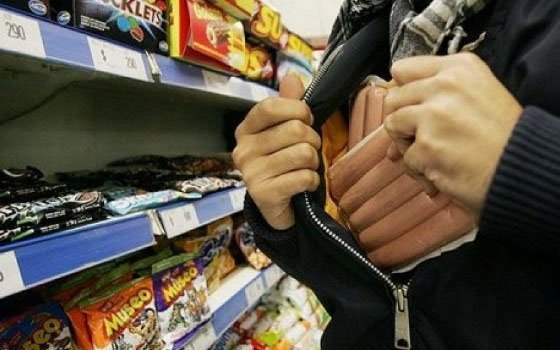 В Сафонове парочка захотела бесплатно выпить и закусить