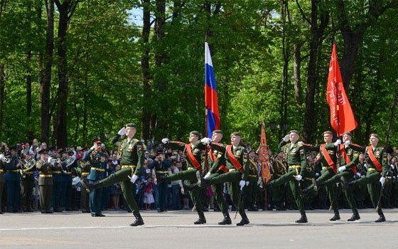 В смоленском Параде Победы приняли участие более 35 тысяч человек
