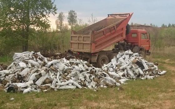 Жители Сафонова жалуются на несанкционированную свалку за кладбищем «Бабахино»