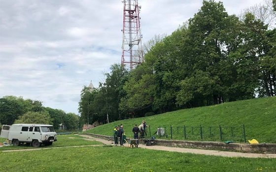 Ограда около земляного вала у Громовой башни вызвала недовольство среди смолян