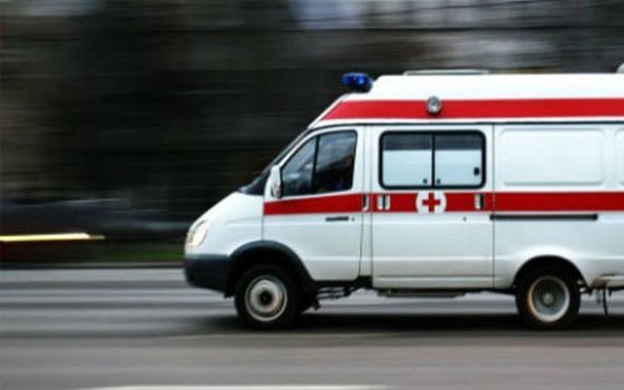 На улице Юрьева в Смоленске иномарка влетела в дом