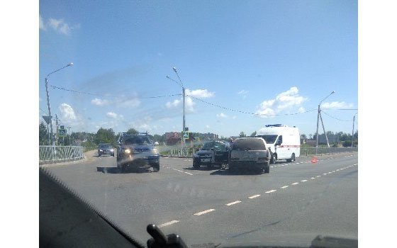 ДТП с участием внедорожников случилось недалеко от деревни Рай