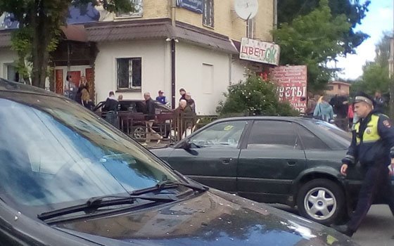 Смолянка с детской коляской угодила под автомобиль