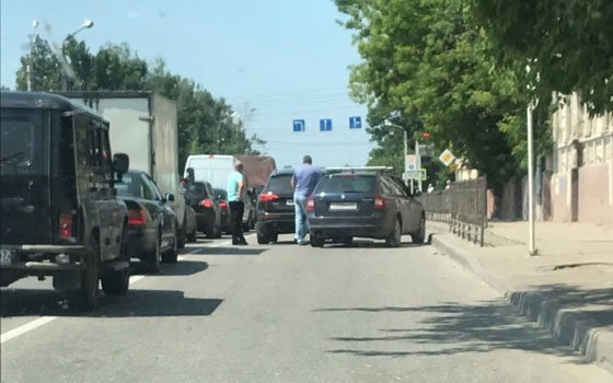 На Витебском шоссе в Смоленске два автомобиля не поделили дорогу