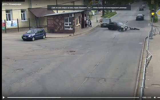 На Коммунаре в Смоленске произошло серьезное ДТП с участием мотоциклиста (Видео)