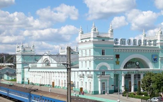 Площадь у ж/д вокзала в Смоленске получила название