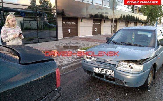 Смоленская автоледи попала в ДТП из-за переписки по телефону