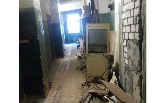 Жители Смоленска пожаловались на некачественный ремонт в доме на Неверовского