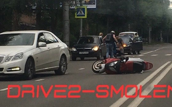 Смолянка угодила под мотоцикл