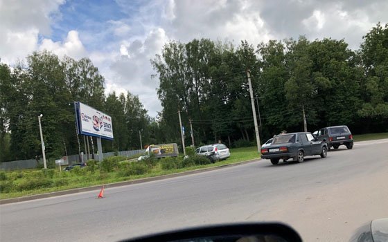На проспекте Строителей в Смоленске случилось ДТП с «Ладой Приорой»