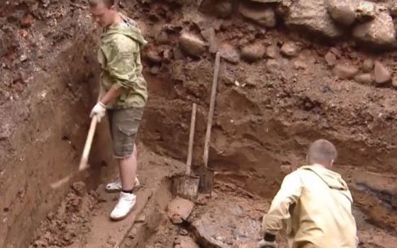 В Смоленске во время раскопок обнаружили остатки средневековой крепости