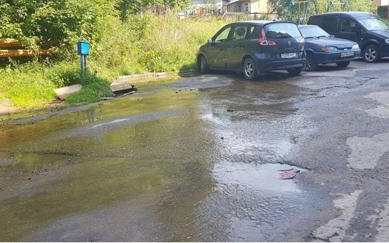 Смоленскую высотку подтапливает местный пивзавод (Видео)