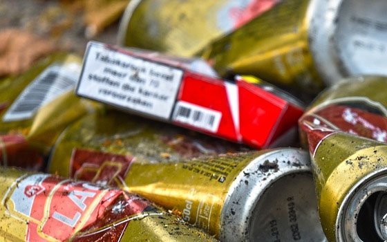 Побережье Реадовского озера утопает в мусоре