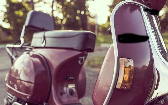 В поселке Кардымово мопед влетел в иномарку Volkswagen
