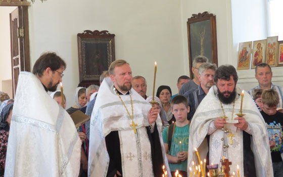 Детей, утонувших в реке Западная Двина, похоронили в Велиже