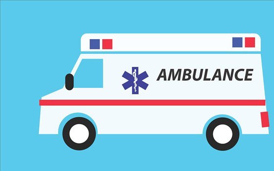 84-летняя пенсионерка и водитель пострадали в аварии на остановке в Смоленске