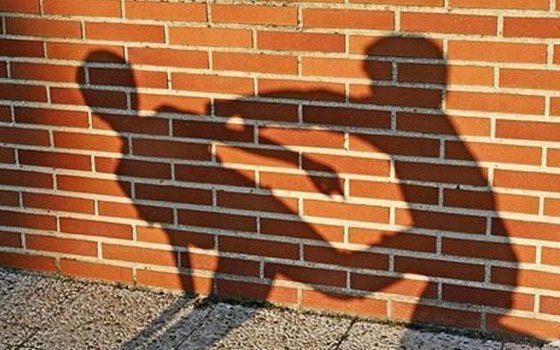 Толпа несовершеннолетних устроила потасовку в Смоленске у ТЦ «Юнона»