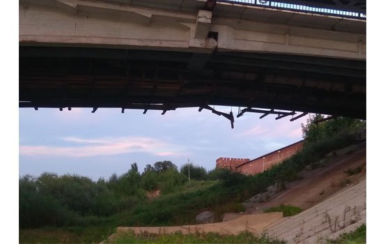 В Смоленске разрушается мост на улице Беляева у крепостной стены