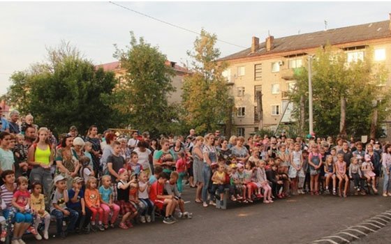 В Вязьме завершение работ по благоустройству дворов отметили праздником