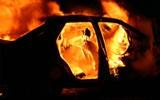 Пожар в Вязьме: огнеборцы тушили иномарку