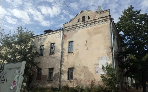 В Заднепровском районе разрушается здание 19 века