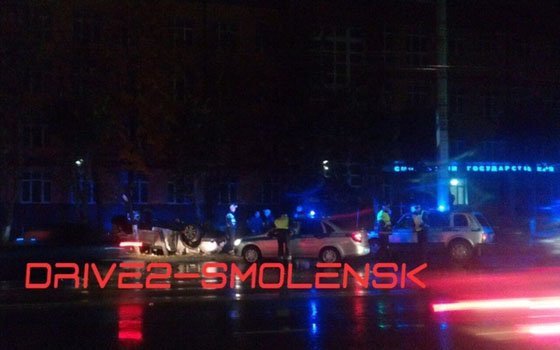 На улице Кирова в Смоленске произошло серьезное ДТП с внедорожником