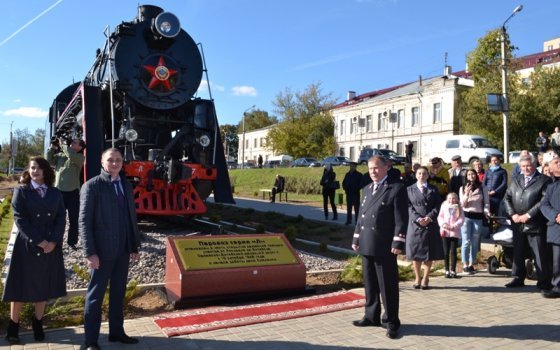В Смоленске открыли памятник-паровоз в честь 15-летия РЖД