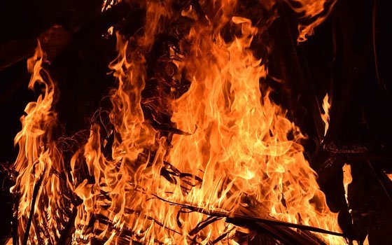 Пожар на улице Карла Маркса в Холм-Жирковском: пострадала местная жительница 