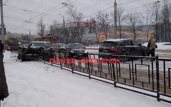 Инцидент на улице 25 Сентября в Смоленске: столкнулись два автомобиля 