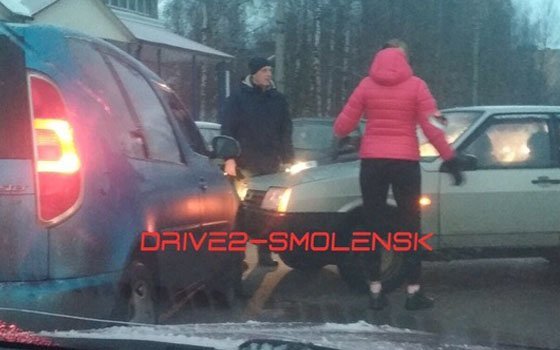 Авария на Попова в Смоленске: Skoda и «ВАЗ» не поделили дорогу 