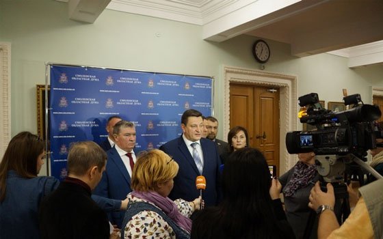 В Смоленской облдуме предлагают отменить увеличение зарплат депутатам и губернатору 