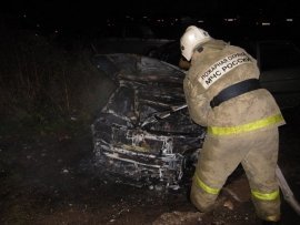 Иномарка Renault сгорела в центре Смоленска 