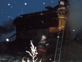 В Смоленском районе пожарные тушили баню 