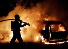 В Сафоново на улице 40 лет Октября сгорела иномарка Volkswagen 