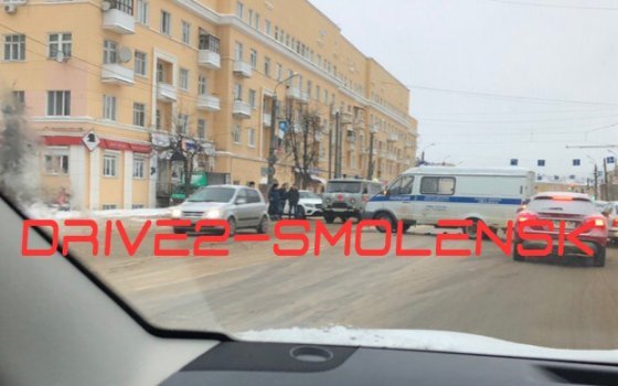 Полицейский автомобиль попал в аварию на проспекте Гагарина в Смоленске 